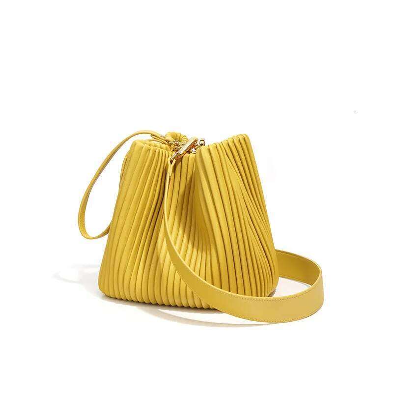 Designer High end Genuine Leather Large Capacity Commuter Bucket Bag Women's Single Shoulder Slant Crossbody Handbag New