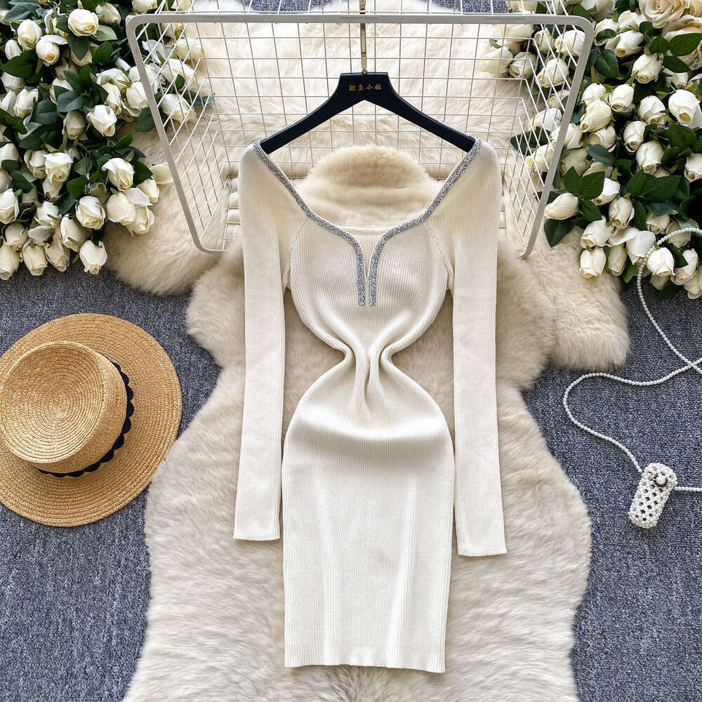 Goddess style elegant high-end heavy rhinestone decoration square neck long sleeved knitted dress slim a20 fit waist exquisite