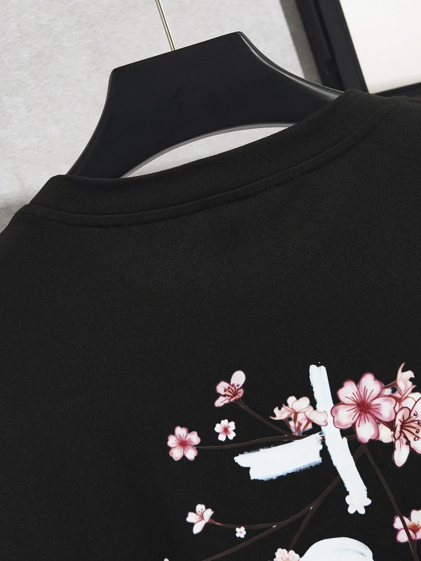 Mens Pure Cotton Tshirt with Cherry Blossom Floral Pattern Japanesestyle Casual Roundneck 260228