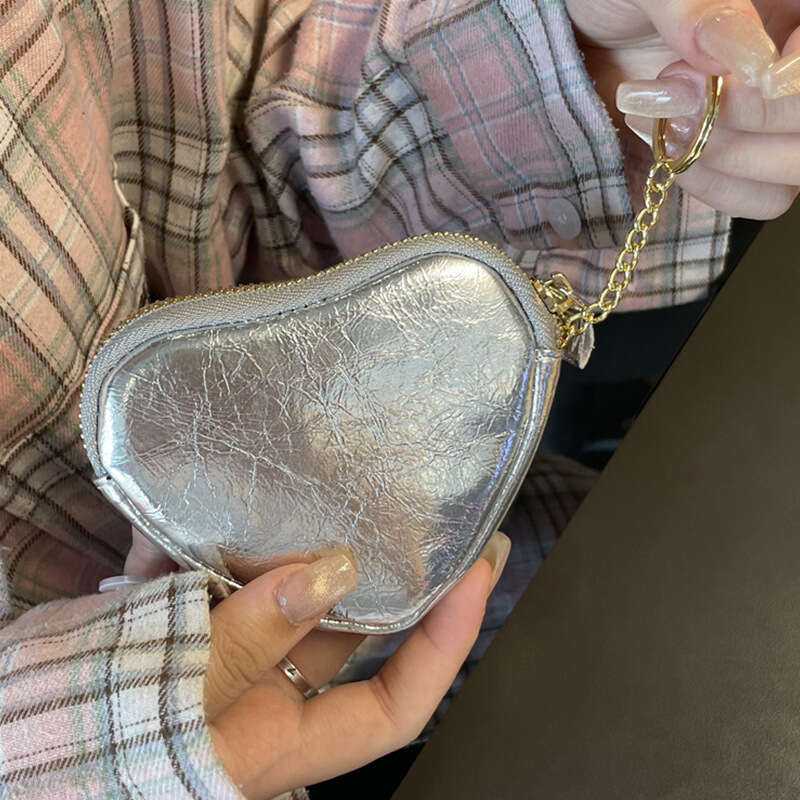 Luxury fashion wallet Korean Niche Heart Shaped Pendant Purse For Women New High End Cowhide Coin Card Holder Earphone Bag Zipper Keychain
