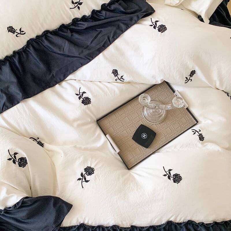 White and Black Duvet Cover Set Washed Cotton housse de couette Queen/King Size Rose Embroidery Bedding Sets with Ruffles H260312
