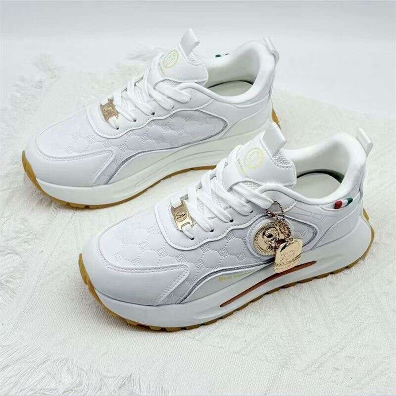 Designer shoes Classic Casual Sports Thick Sole Versatile Fashion Walking for Men and Women Same Style Soft Batch Light Luxury Running Shoes