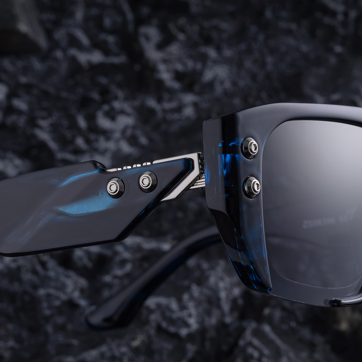 2026 New Fashion Square Polarized Outdoor Personality High-end Trendy Sunglasses for Men