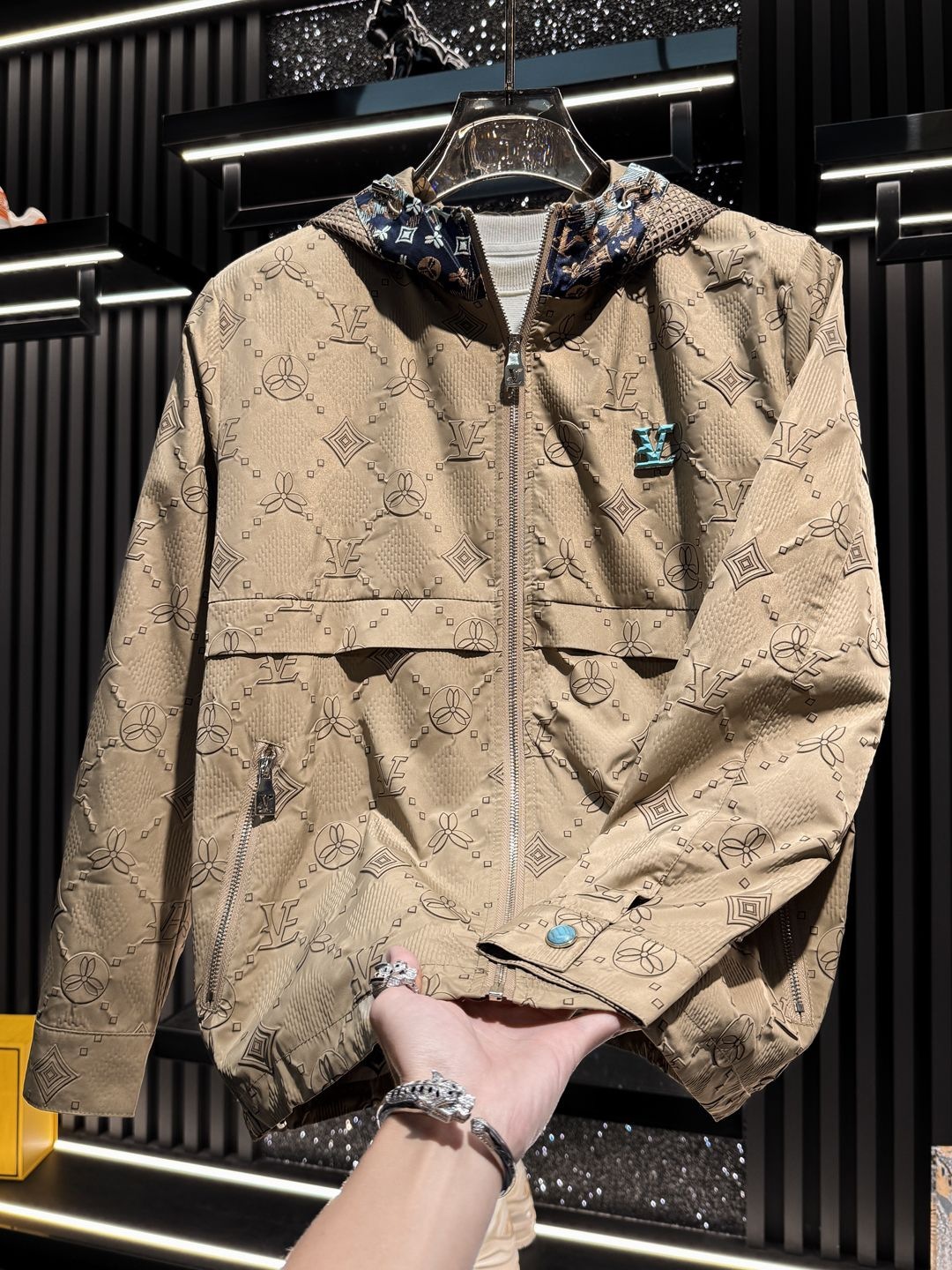 Luma hop European Style 2025 New Autumn/Winter Light Luxury Embossed Hooded Casual Patchwork Coat Fashion Trendy Men's Jacket