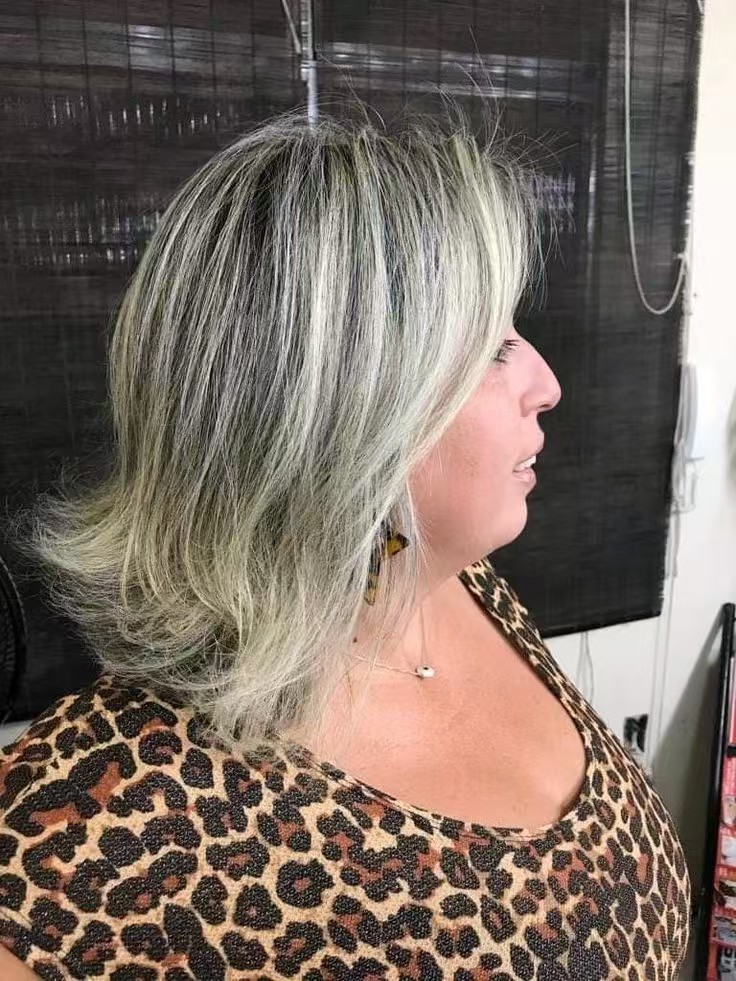 Super cute Cuticle aligned european human hair wig raw virgin hair bob layered cut platinum ash blonde ombre balayage full lace frontal wig for white 