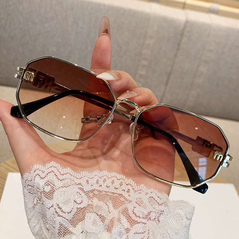 New Fashion Polygonal Sunglasses Men and Women Trend Metal Large Frame Sunglasses Outdoor mirror Sunscreen Ultraviolet Glasses