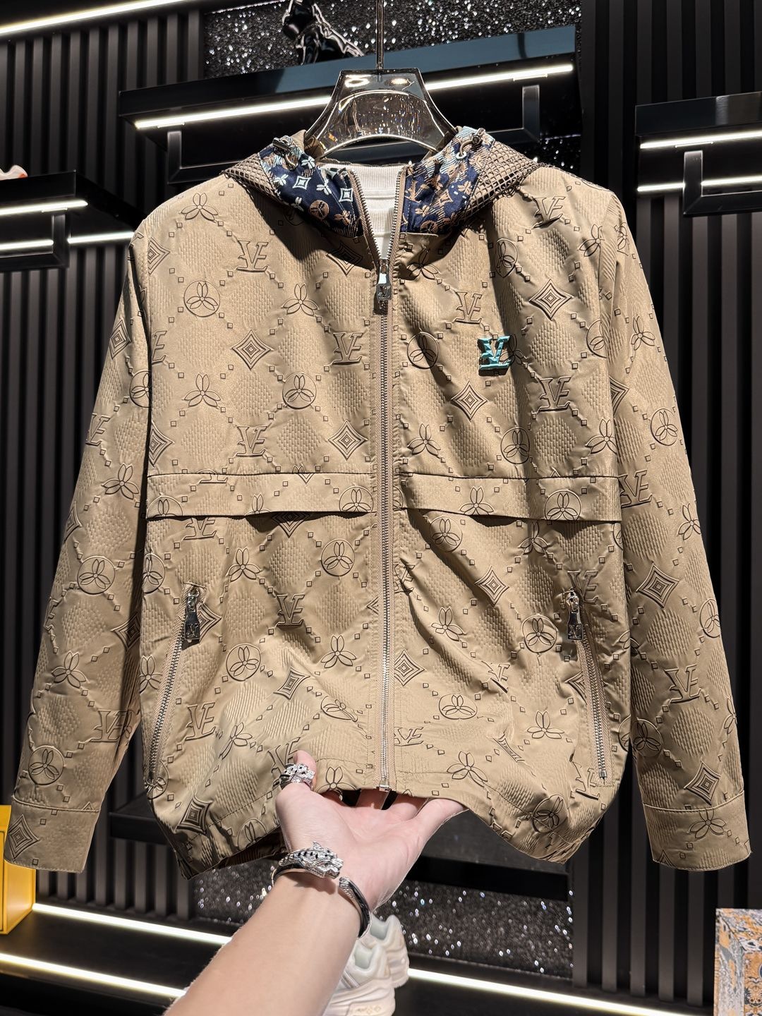 Luma hop European Style 2025 New Autumn/Winter Light Luxury Embossed Hooded Casual Patchwork Coat Fashion Trendy Men's Jacket