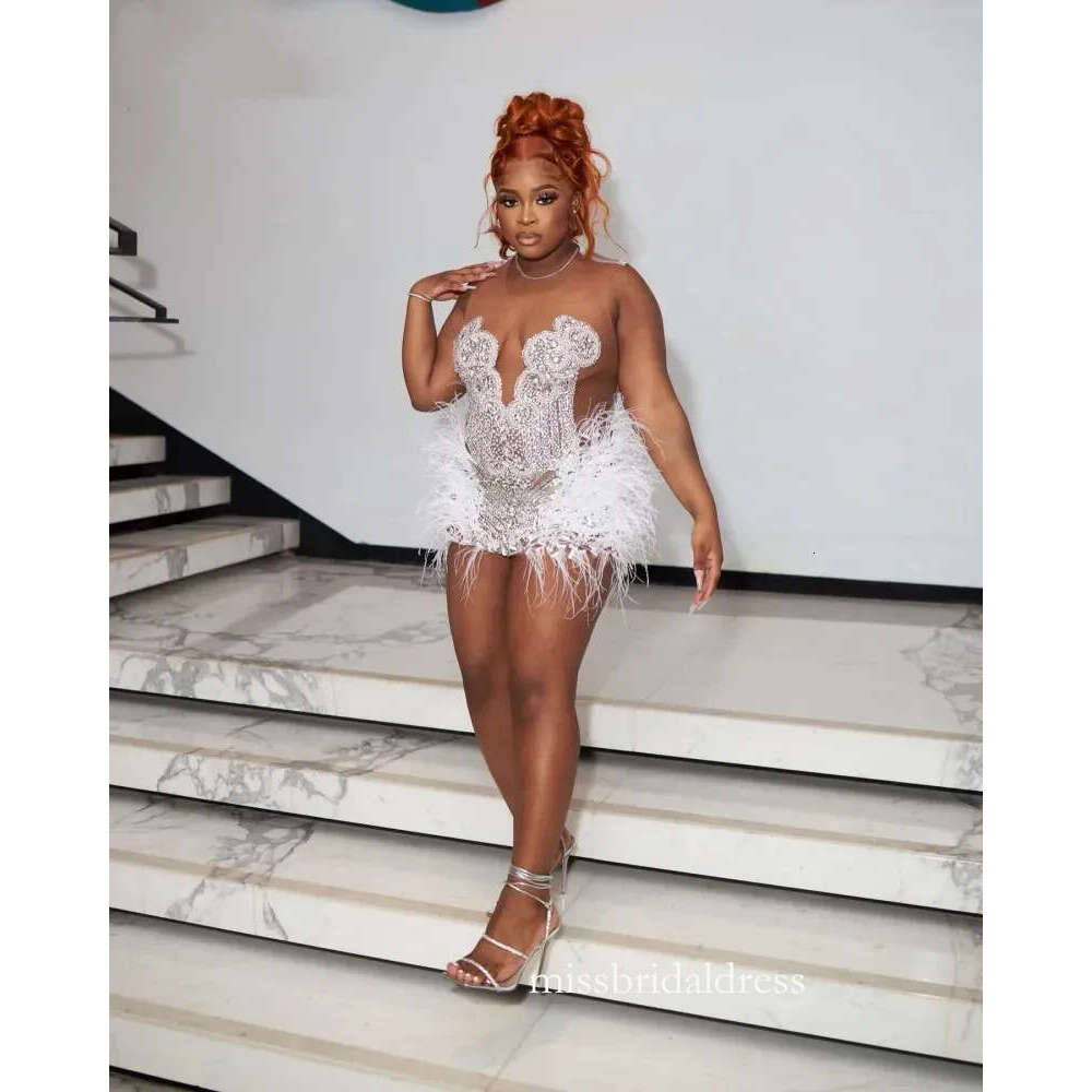Luxury White Diamond Prom Dresses For Black Girls Rhinestone Sheer Neck Feathers Birthday Party Gowns 2024 Homecoming Dress D0312
