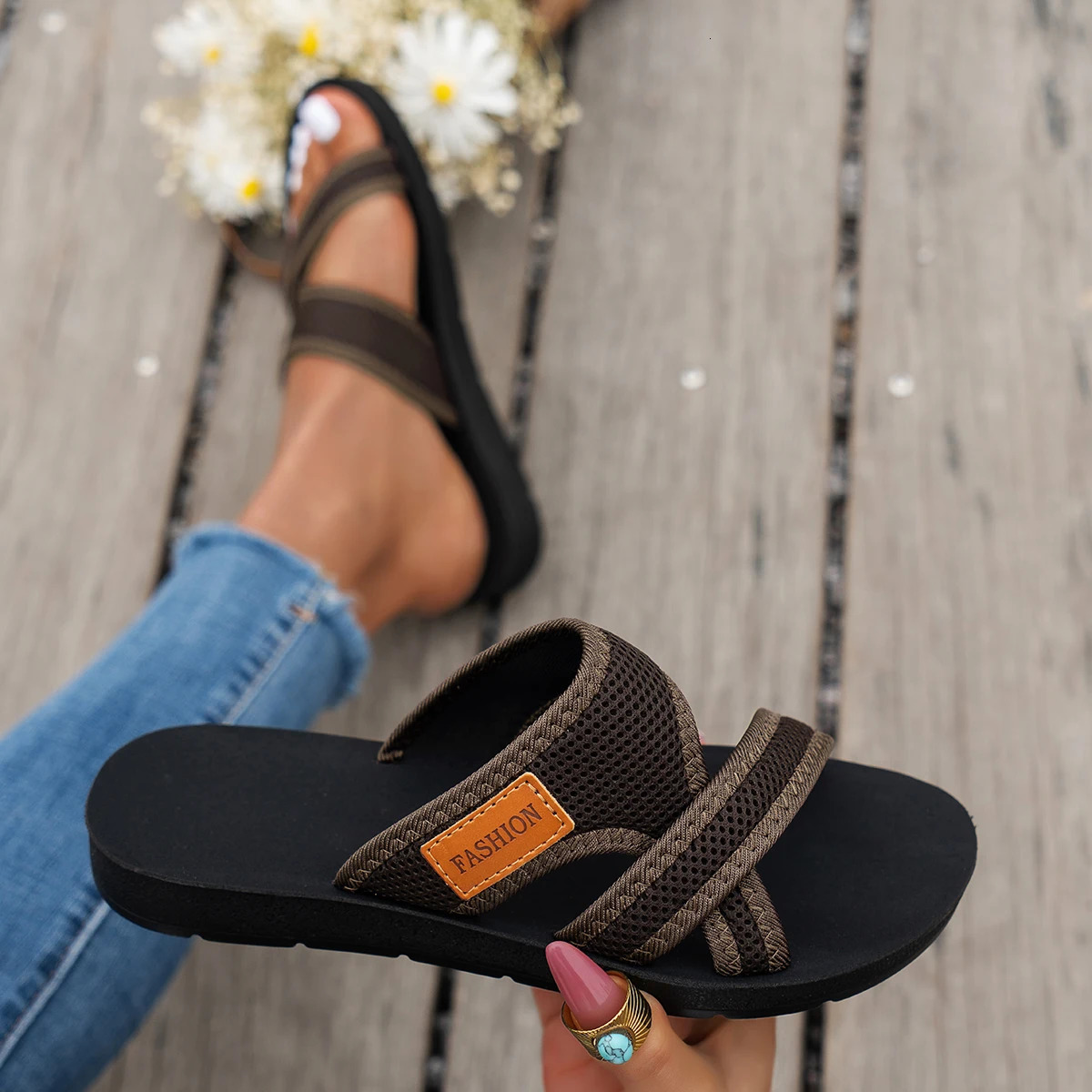 Fashionable and Versatile SportsStyle Womens Sandals Mesh Fabric Breathable Comfortable SkinFriendly Suitable for Indoor Outdoor Wear Flat 260306
