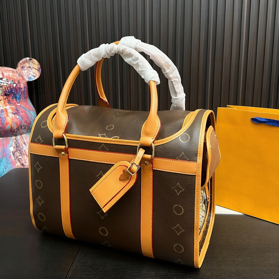 Pet Carrier Bag Designer Luxury Puppy Kitten Suitcase Luxury Genuine Leather Functional Sling Bag Classic Brand Cat Dog Tote Bags Outdoor Pet Bag Travel Walking