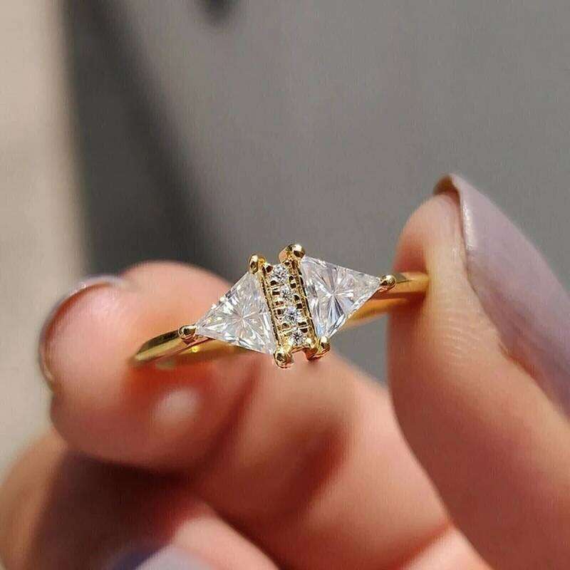 Huitan Chic Triangle Zirconia Ring Fashion Lady Gold Color Finger Jewelry for Engagement Bridal Wedding Band Accessories H260312