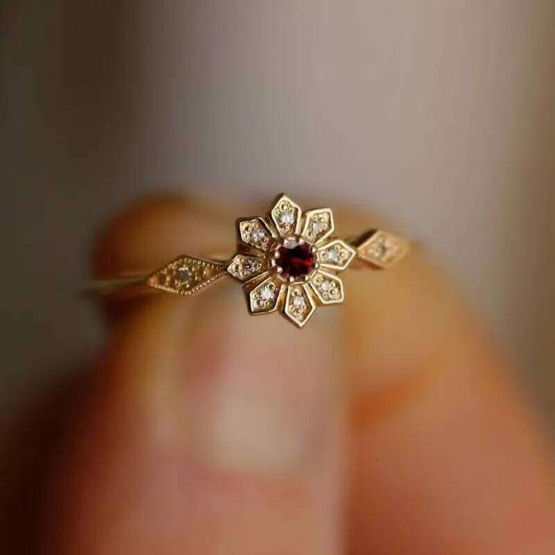 European and American new fashion snowflake shape red gemstone inlaid with personality versatile simple women's ring H260312