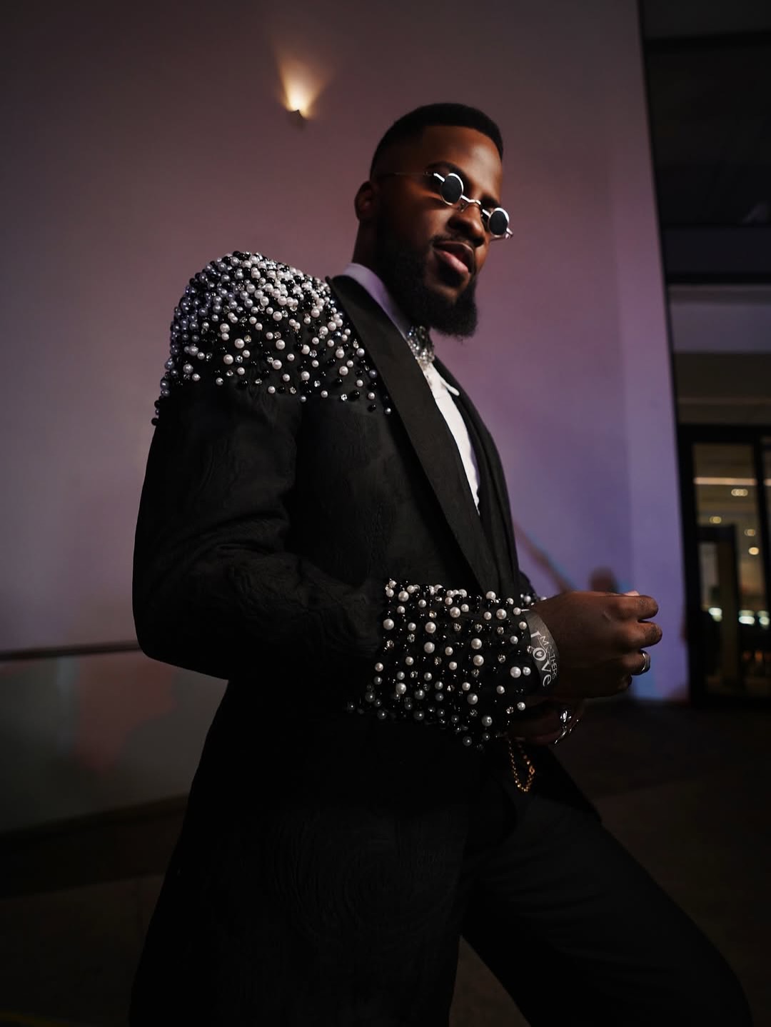 Elegant Men Suits 2 Pieces Shawl Lapel Blazer Pearls Rhinestone Tailor-Made Beaded Jacquard Jacket One Button Customized Coat Pants Plus Size