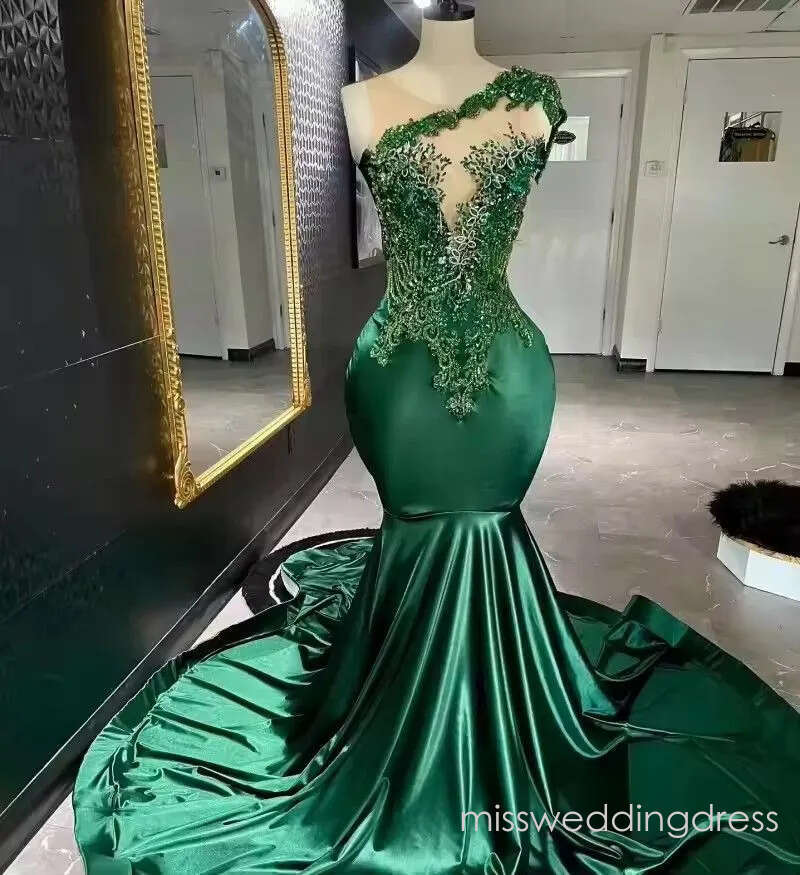 Elegant Dark Green Satin Mermaid Prom Dresses 2026 Black Girl Sheer Neck Beaded Birthday Evening Party Gowns Customized D15