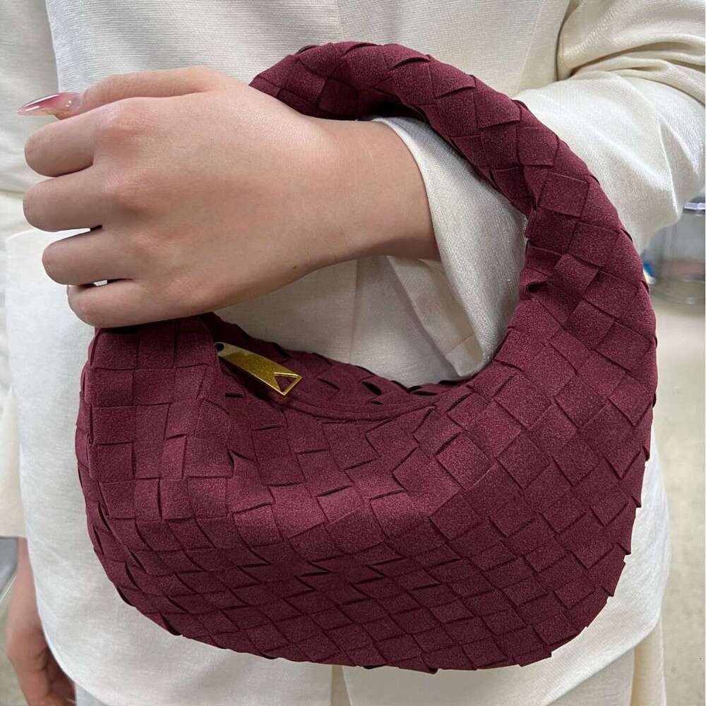 New frosted woven popular cross-border handbag, purely handmade cowhorn-knotted bag, in stock