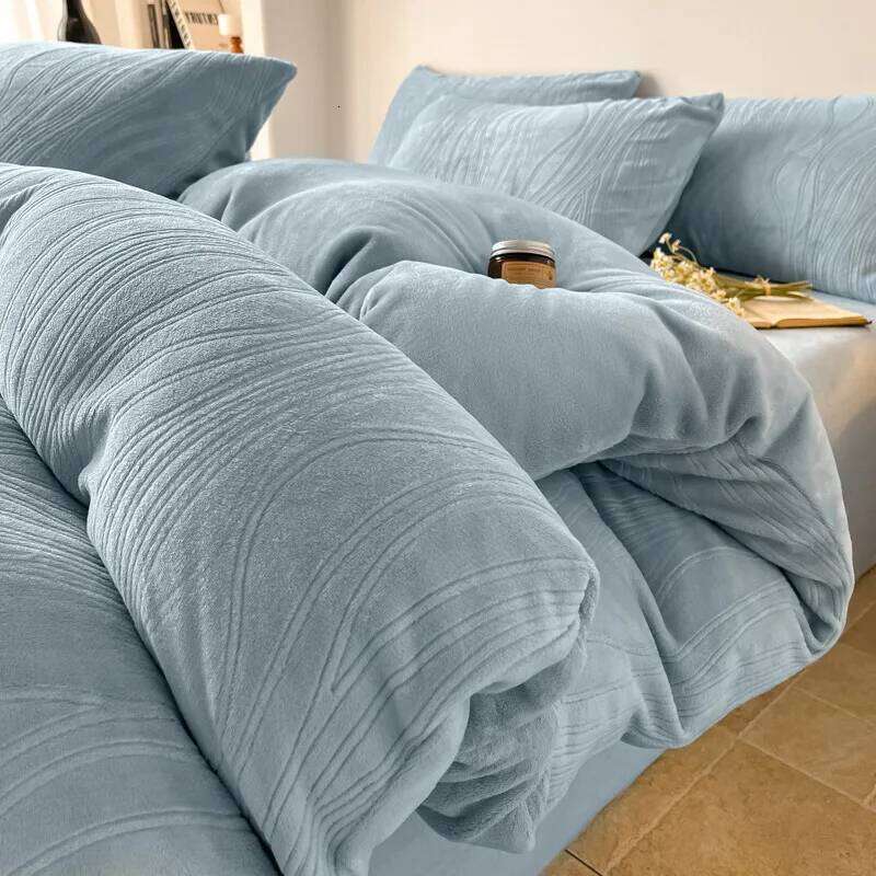 2025 new winter solid color comfortable four-piece set milk fleece carved quilt cover bedding thickened warming kit H260312