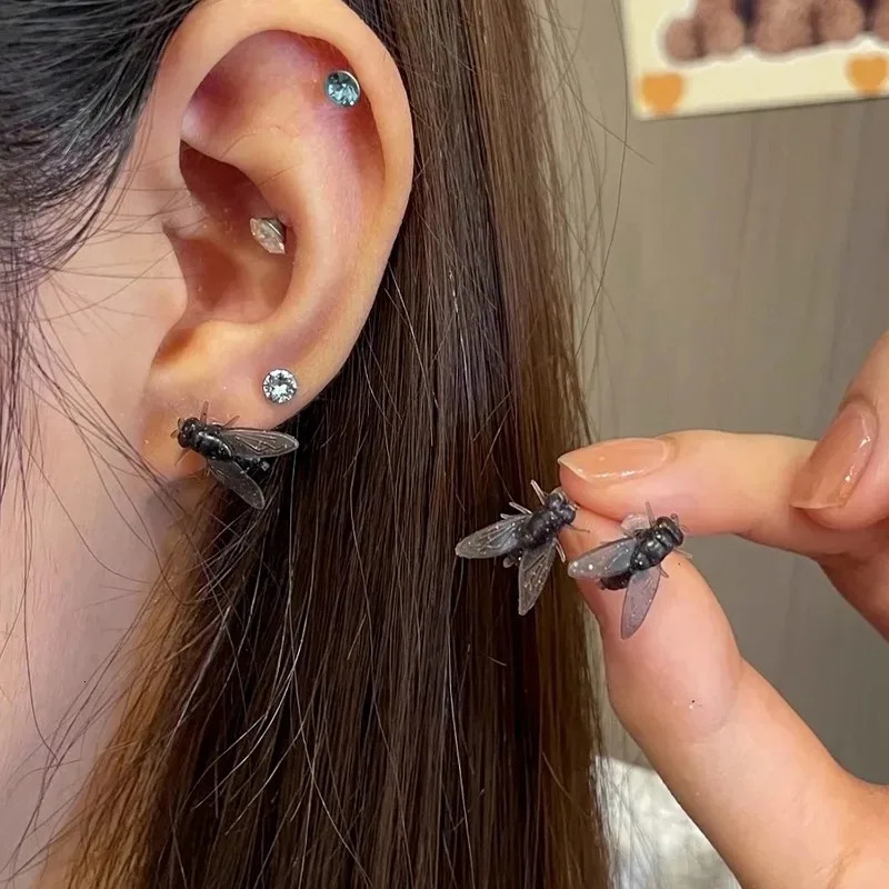 2pcs Funny Flies Studs Earrings Realistic Insects for Women Men Abstract Personalized Mini Fly Earring Party Jewelry 260309