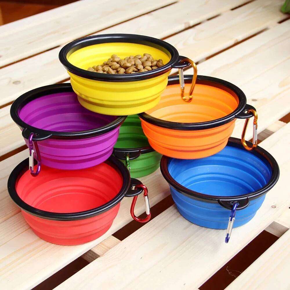 Dogs Feed Supplies Silicone Portable Puppy Water Container with Carabiner Folding Cats Bowl Travel Pets Accessories 26Y0312