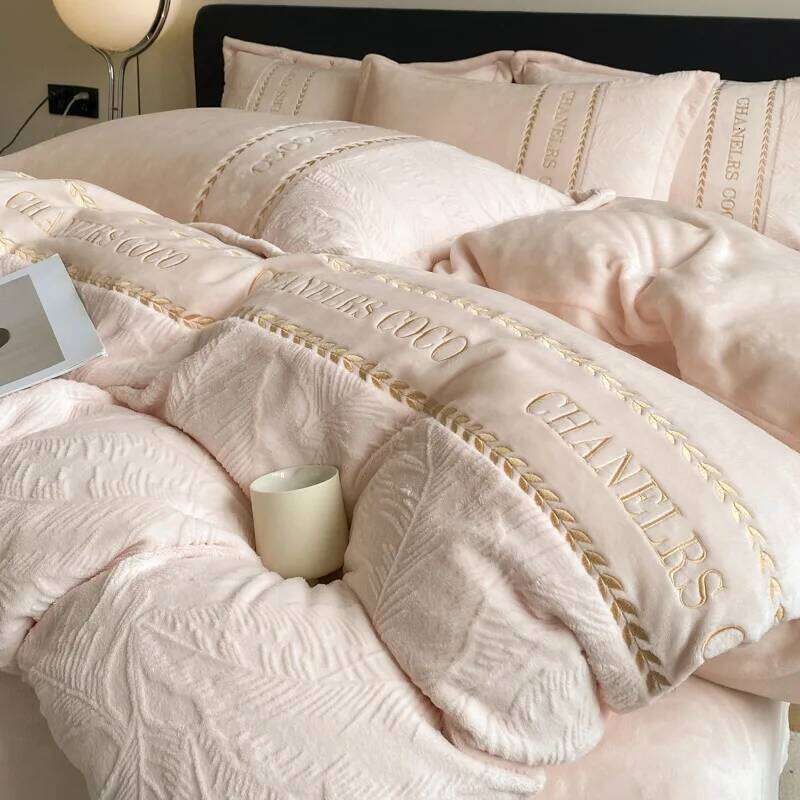 Light Milk Four-piece Winter Coral Velvet Bed Sheet Quilt Cover Bedspread Bedding Set H260312