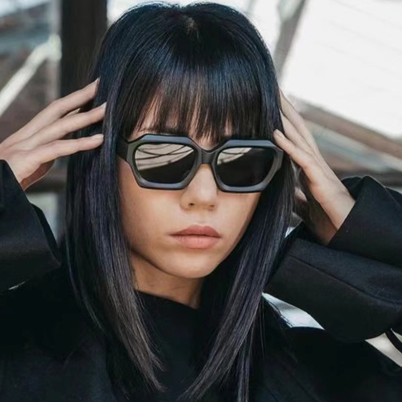 Minimalist polygonal sunglasses, new niche European and American sunglasses, fashionable and personalized street photography beach sunglasses