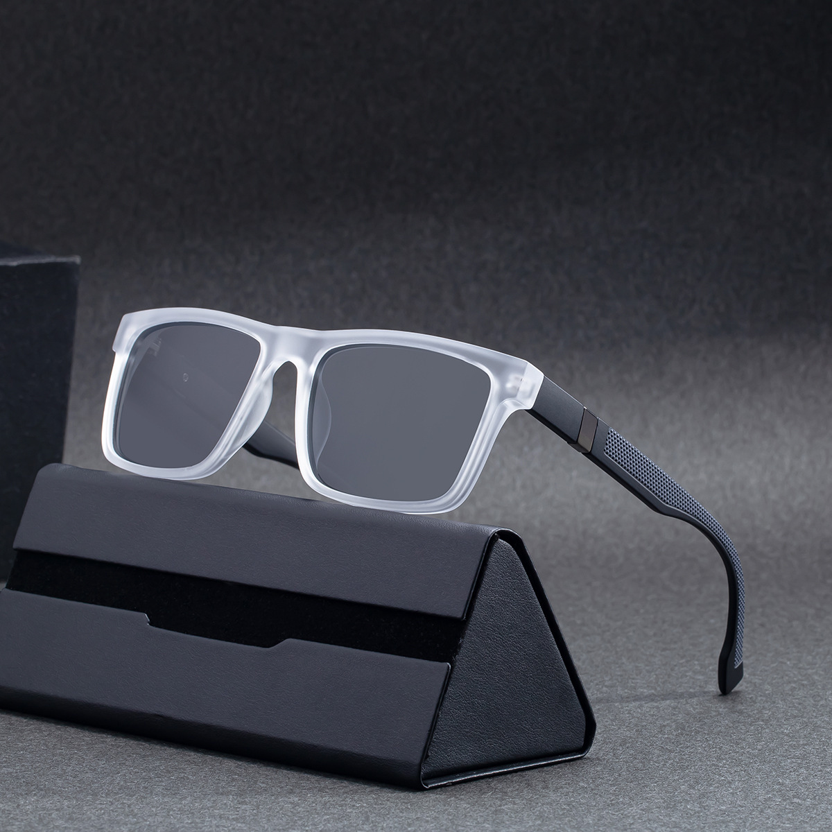2026 New Square Polarized Retro PC Frame Personality Outdoor Sun Protection Sunglasses for Men