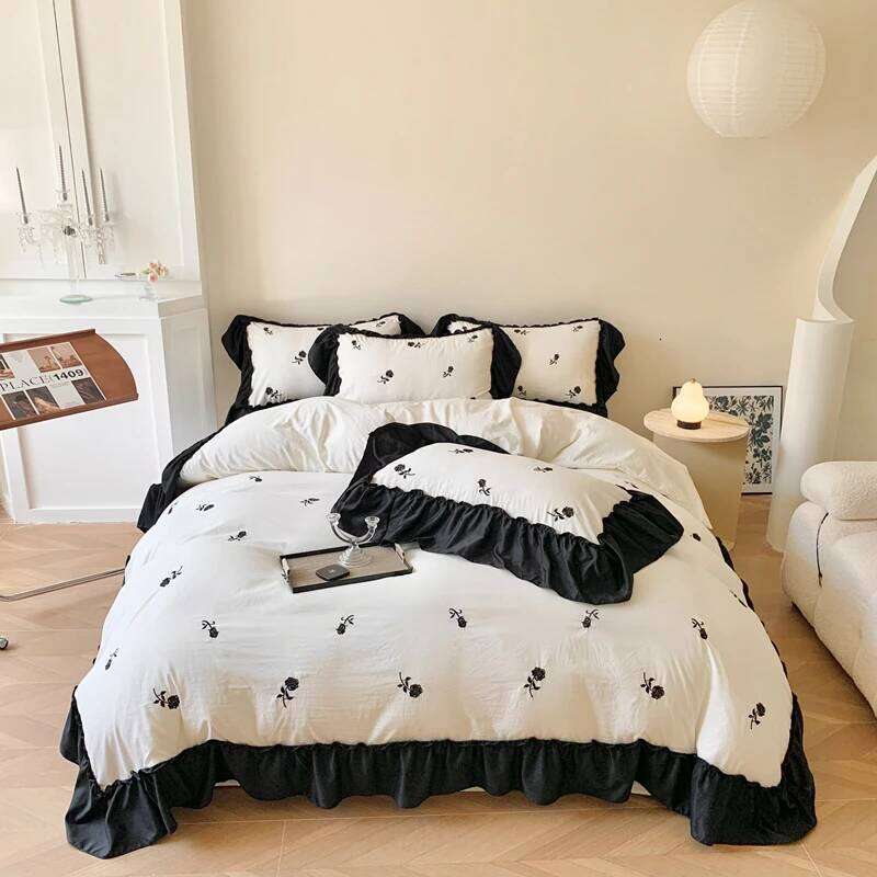 White and Black Duvet Cover Set Washed Cotton housse de couette Queen/King Size Rose Embroidery Bedding Sets with Ruffles H260312
