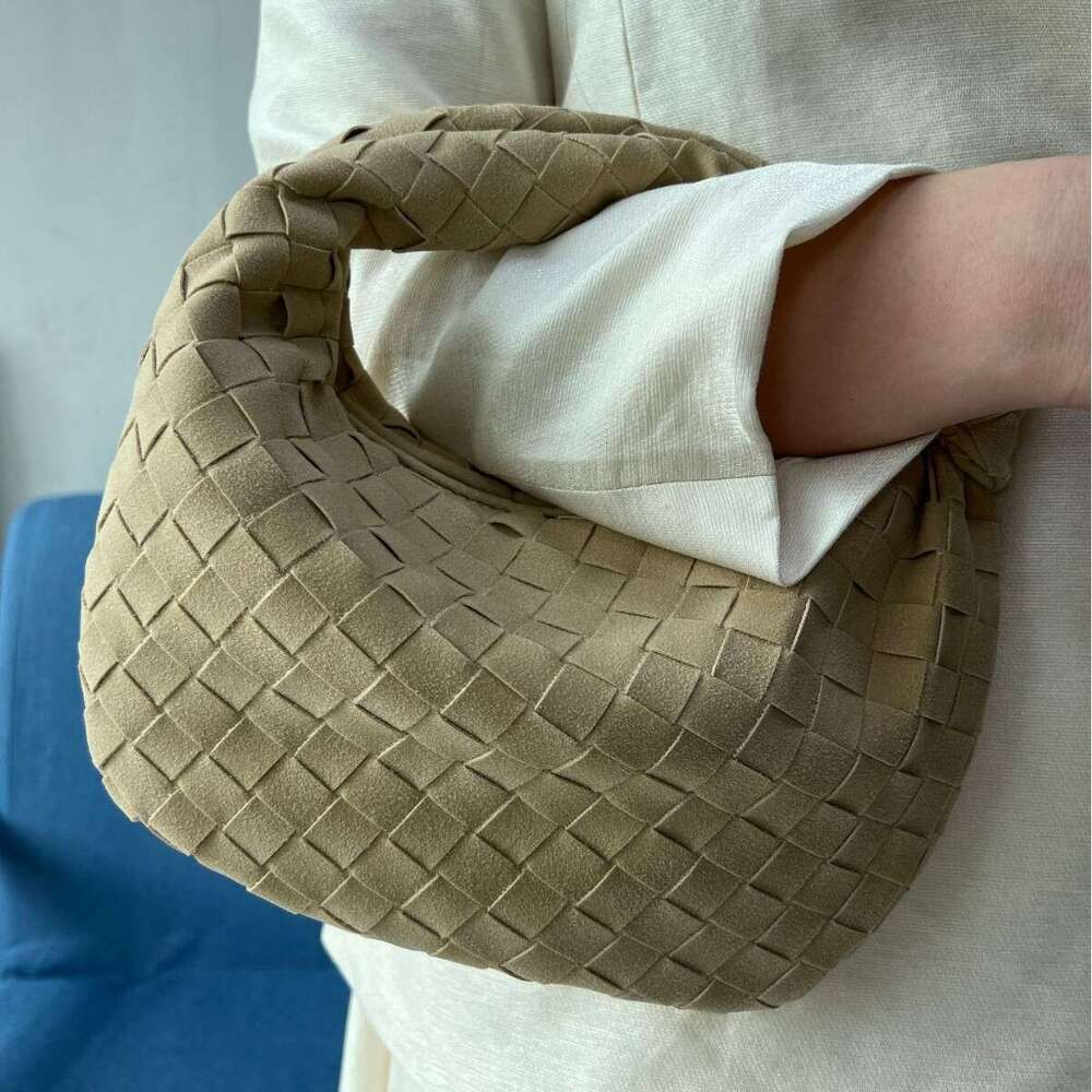 New frosted woven popular cross-border handbag, purely handmade cowhorn-knotted bag, in stock