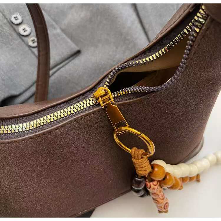 Chic Adjustable Strap Handbag Sleek Design & Compact Size