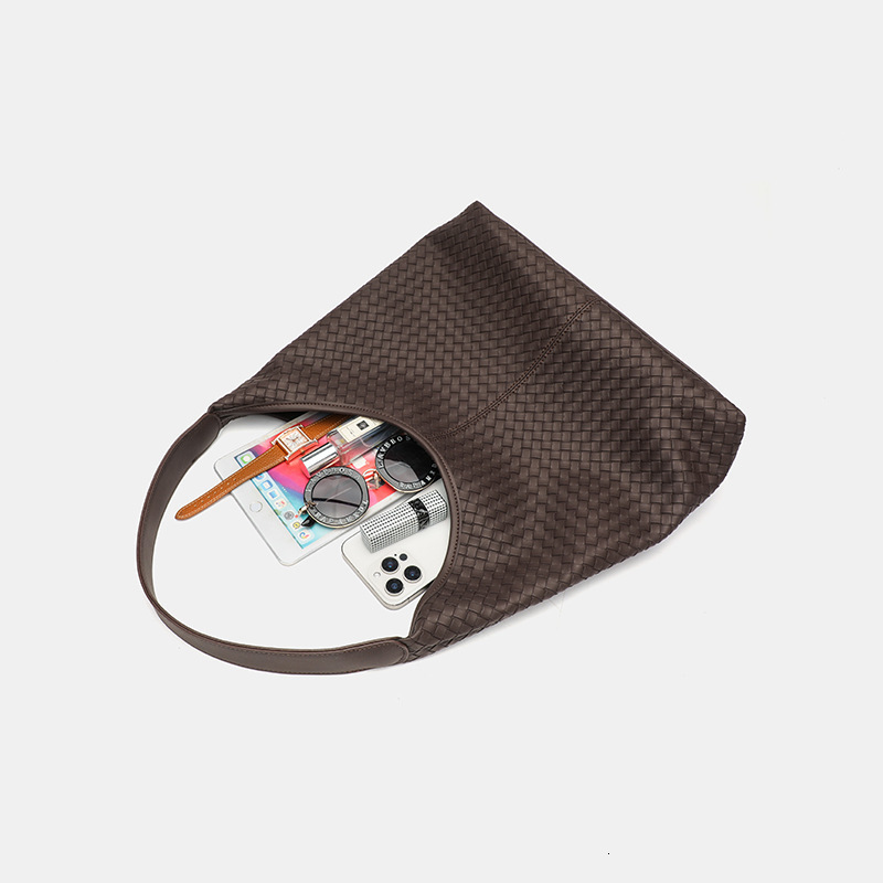 Largecapacity woven tote bag for women 2026 autumn and winter bag womens Maillard style commuter casual shoulder bag 240802