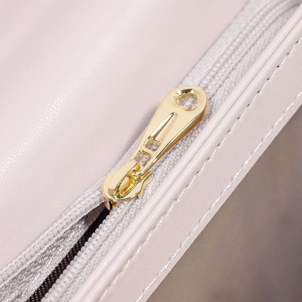 Luxury fashion wallet Short New Wallet Leaf Pendant Plaid Buckle Japanese And Korean Fresh Simple Off Women S Coin Purse