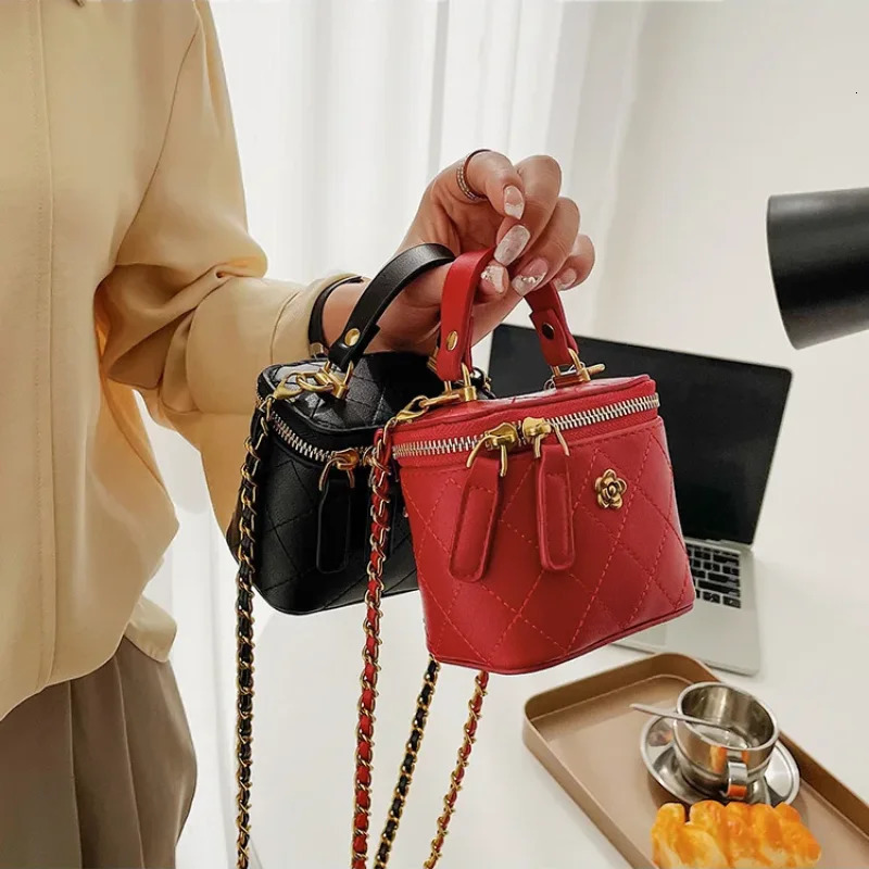 Small Shoulder Bucket Bag For Women Classic Mini Clutches Female Square Crossbody Metal Chain Handbag 260227