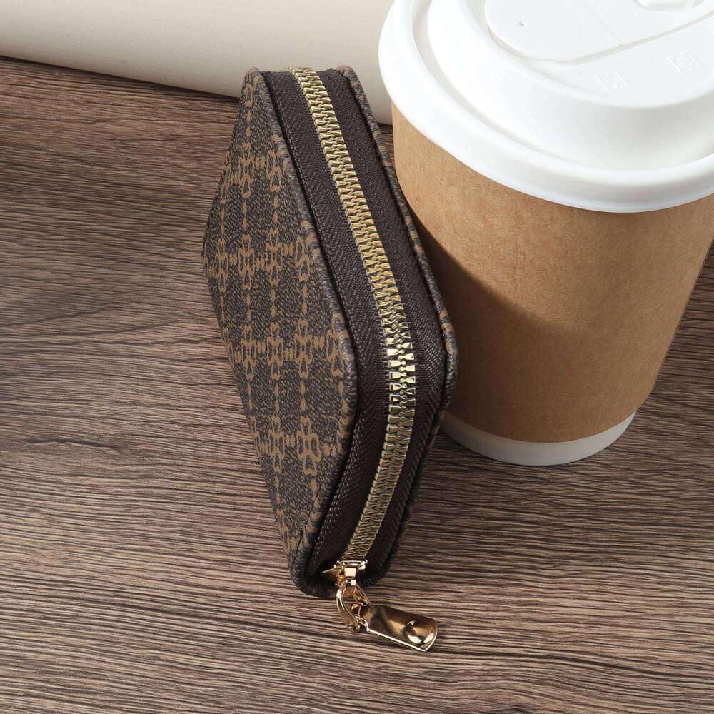 Women's minimalist short with clutch wallet, fashionable zipper wrapped around coin wallet