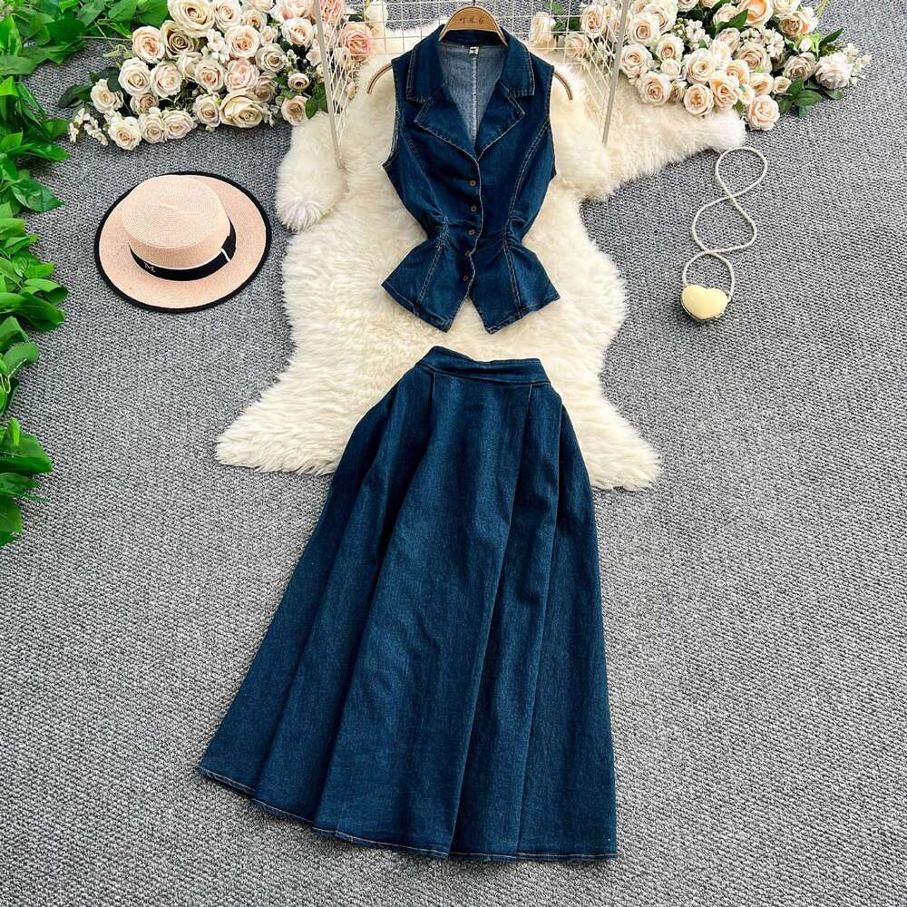 Women's French age reducing outfit, summer lightweight pleated skirt, waist a22 cinched denim top, high waisted slim fit flared skirt