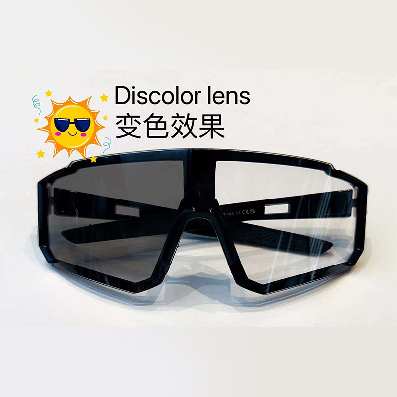 2026 New Model Photosensitive Automatic Color-Changing for Women Outdoor Cycling Sports Windproof Sunglasses Trendy Shades