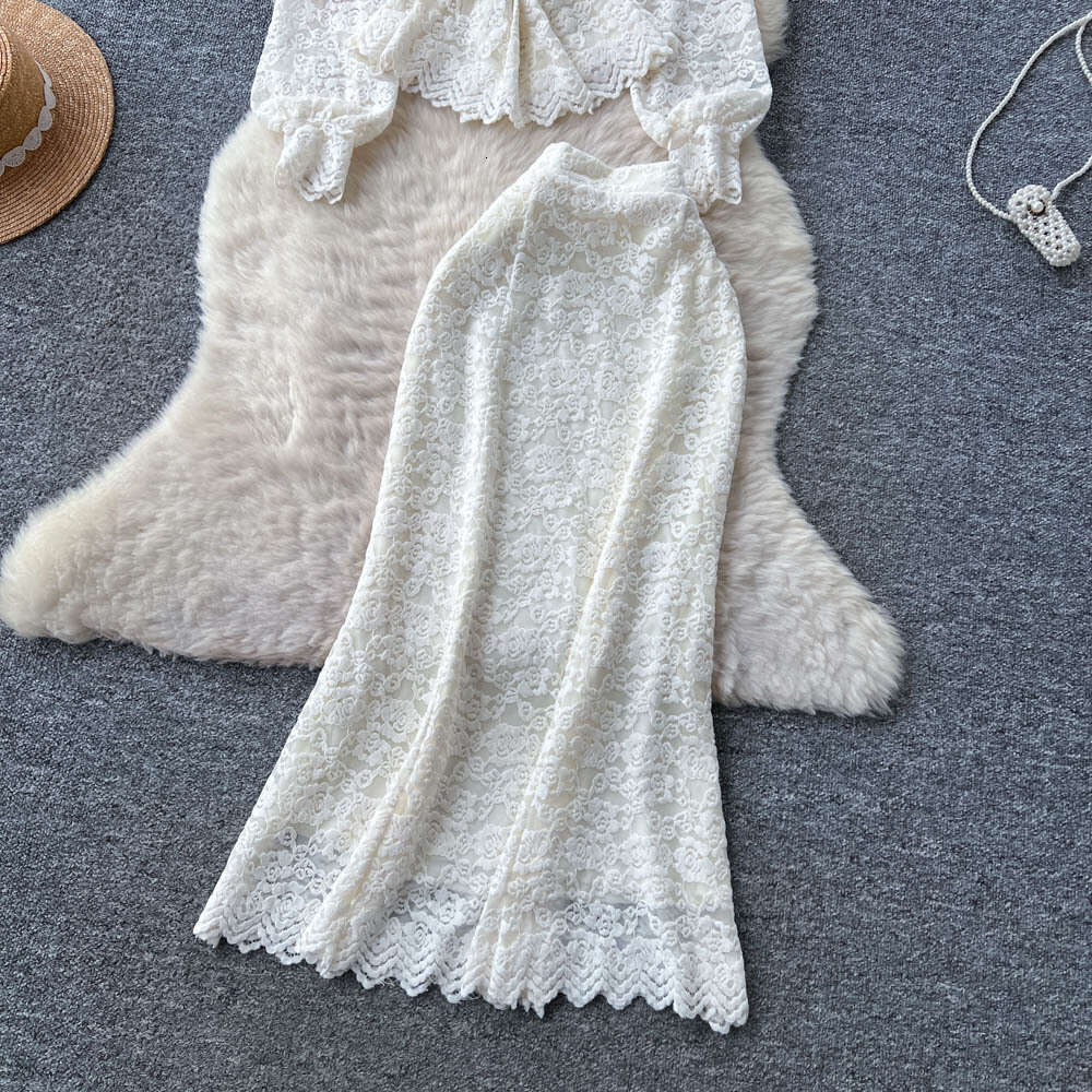 French elegant high-end socialite set with exquisite A14 bead decoration, V-neck long sleeved waistband lace top and high waisted skirt