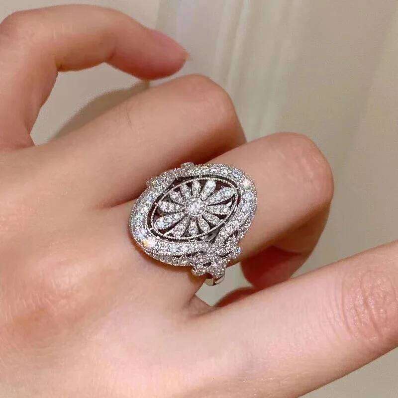 Huitan Gentle Sparkling Rings with Hollow Flower Design Brilliant Sweet Finger Accessories Charming Exquisite Party Jewelry Hot H260312