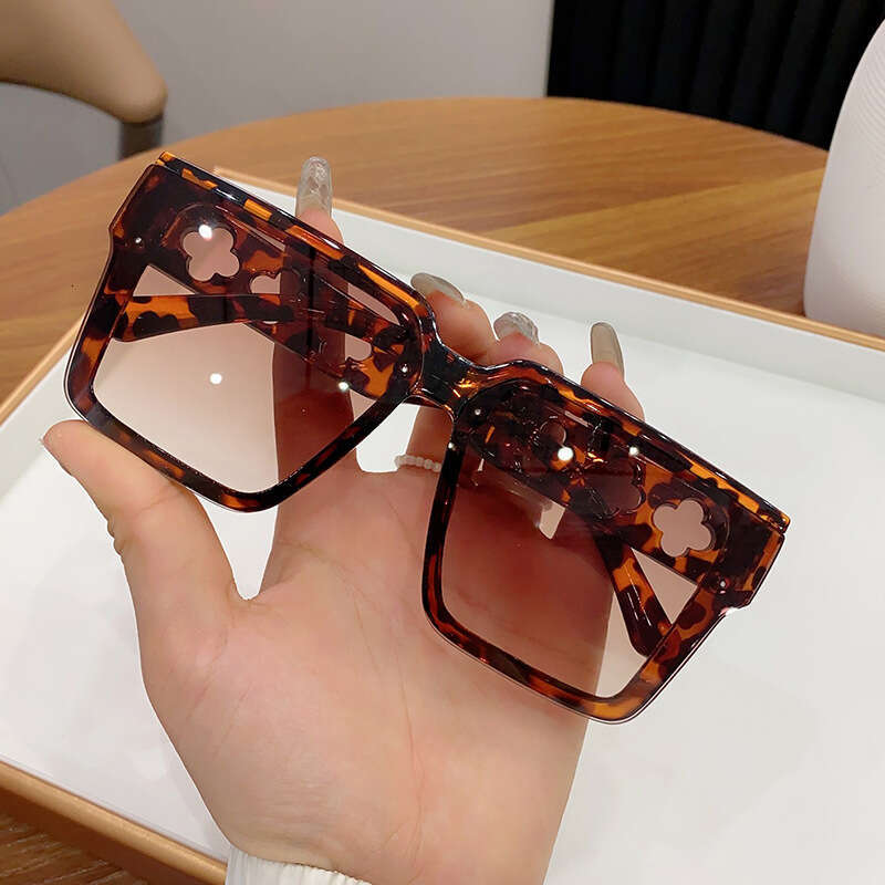 Designer Sunglasses for Women Classic Square frame Gradient brown lenses Goggle Beach Street Photography Sun Glasses Tortoiseshell Frame