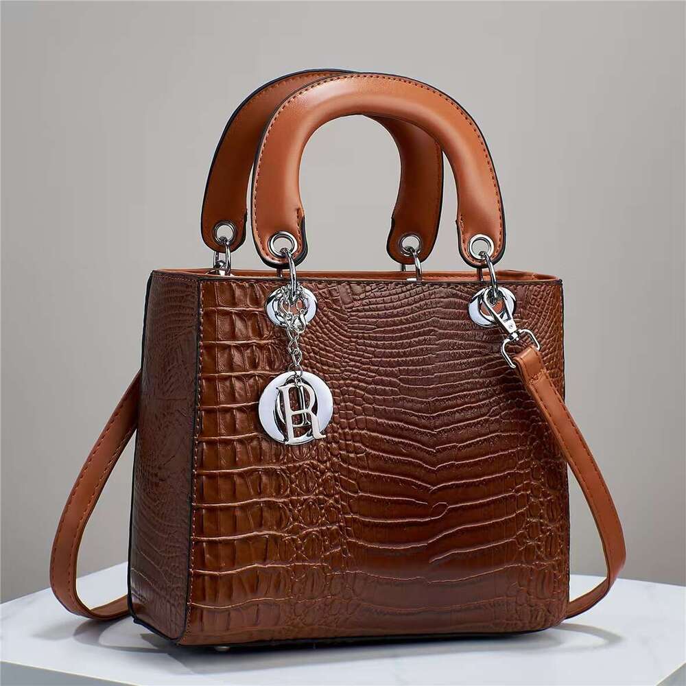 Tote Bag Summer Designer Women's Handbag Large Capacity Leisure Single Shoulder Bag Fashion Commute Crossbody Bag Luxury Bag Designer Underarm Ba - view 3