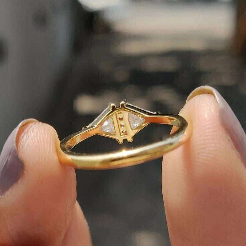 Huitan Chic Triangle Zirconia Ring Fashion Lady Gold Color Finger Jewelry for Engagement Bridal Wedding Band Accessories H260312