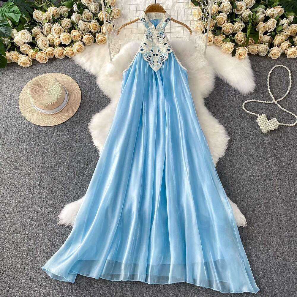 2026 New Chinese style Unique Beautiful Embroidery Women's Strap a21 Top Summer Vacation High end Glossy Fairy Dress
