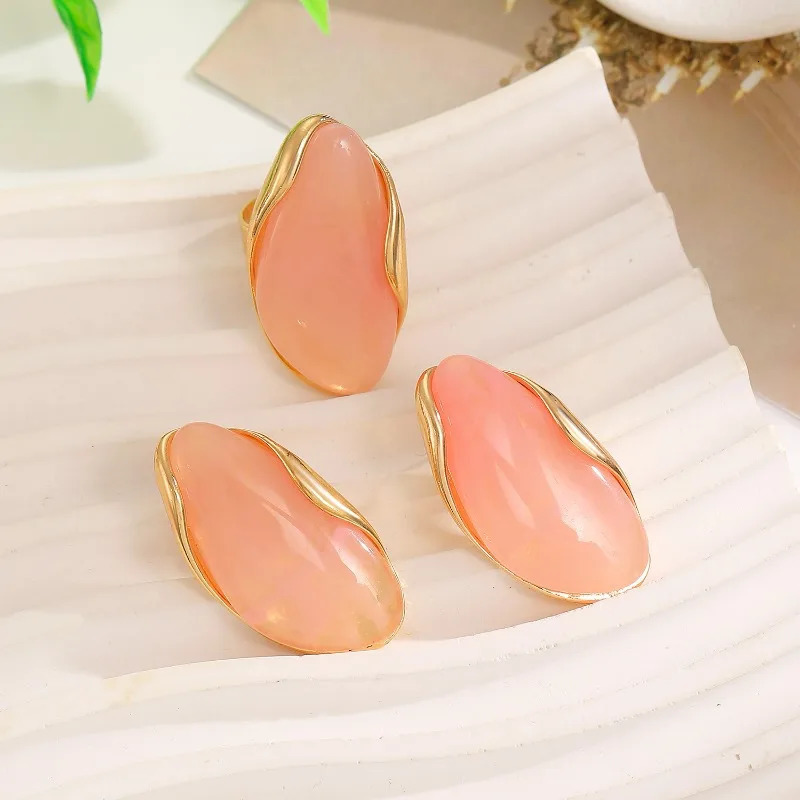 Irregular Maillard Oval Earrings Trendy Earring Wholesale Fashion Temperament Womens Highend Cocktail Party Jewelry 260309