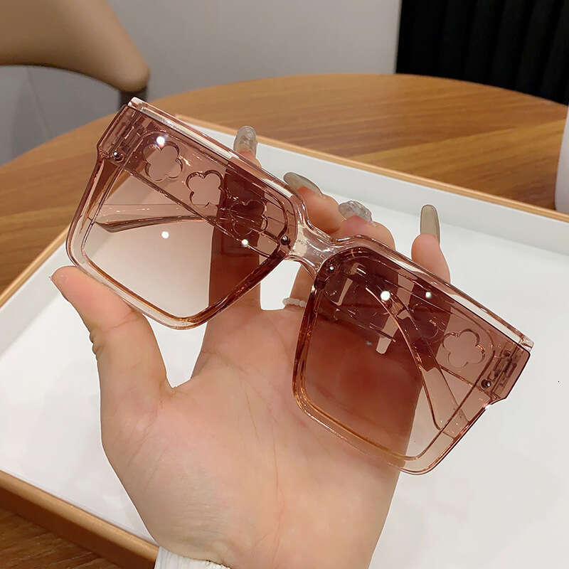 Designer Sunglasses for Women Classic Square frame Gradient brown lenses Goggle Beach Street Photography Sun Glasses Tortoiseshell Frame