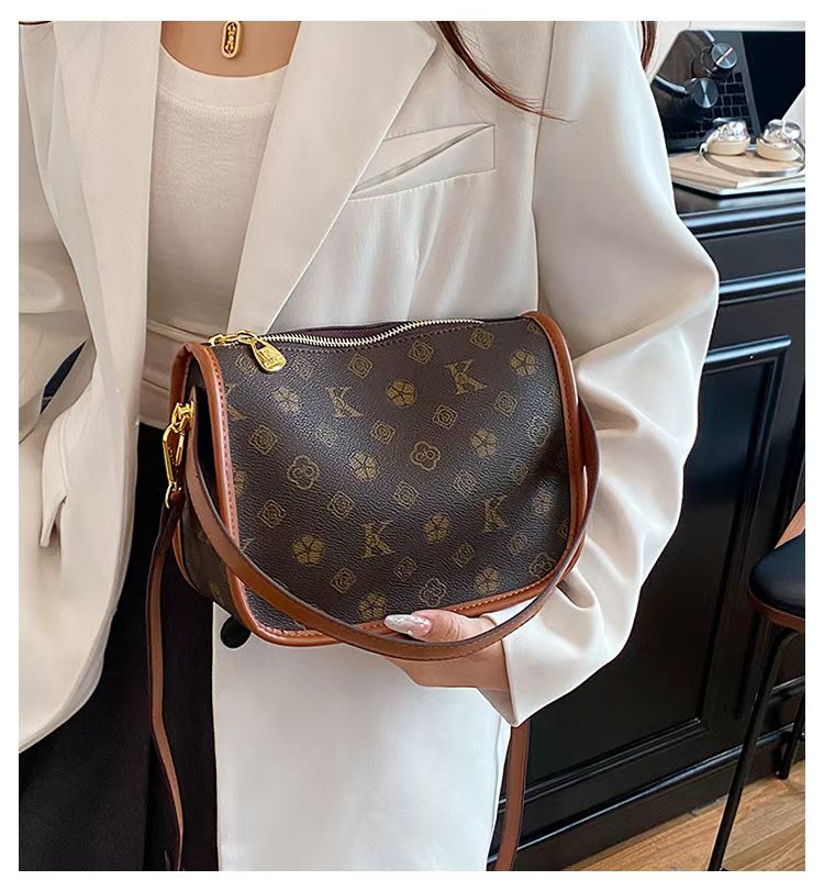 Chic Designer Accessory: Elegant Casual Tote Pouch