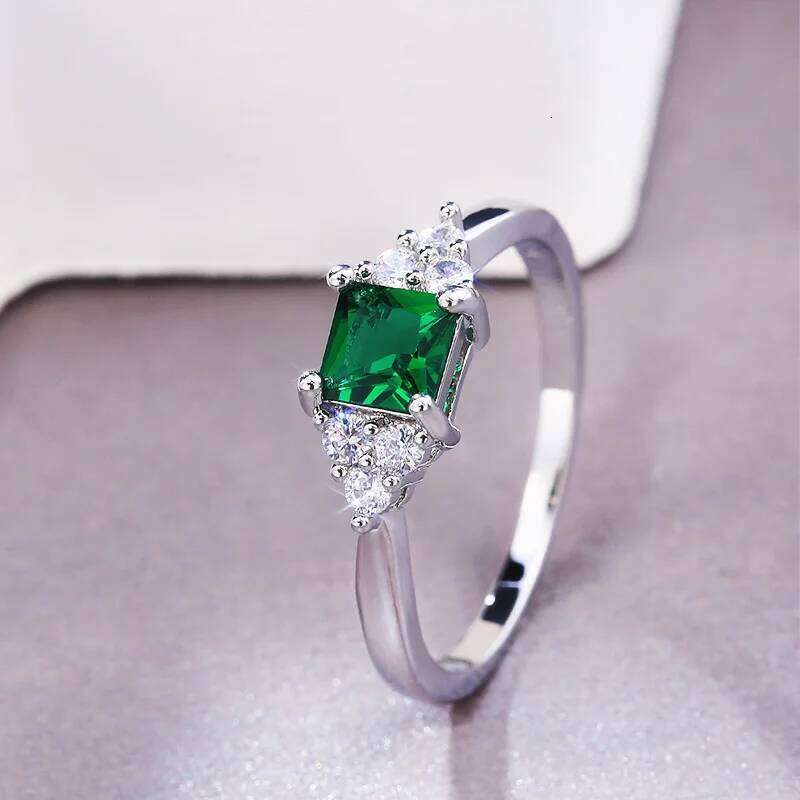 Huitan Simple Minimalist Style Finger Modest Design With Cute Green Cubic Zircon Stone Proposal Engagement Rings For Girl H260312
