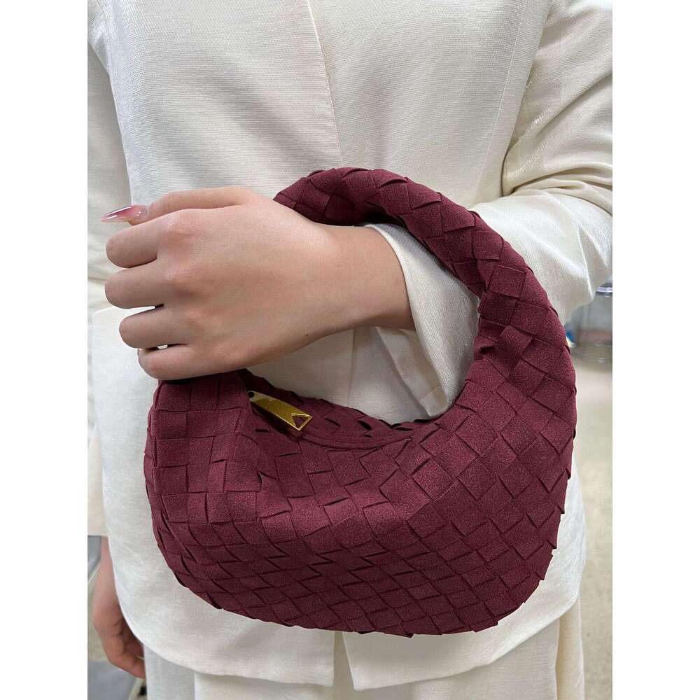 New frosted woven popular cross-border handbag, purely handmade cowhorn-knotted bag, in stock