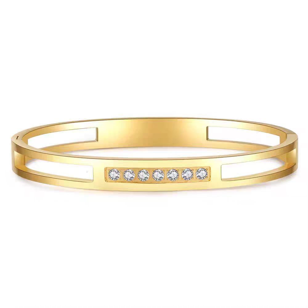 Luxury Brand Designer Jewelry Titanium Steel Bracelet Style Light Luxury Seven-Diamond Hollow Design bracelet Non-Fading Women's Bracel