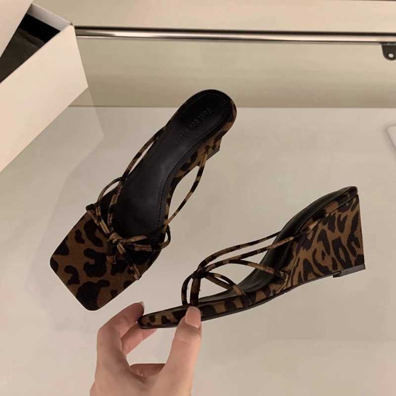 SUOJIALUN Summer New Women Slipper Fashion Narrow Band Ladies Elegant Sandal High Weadge Heel Outdoor Elegant Slides K260312