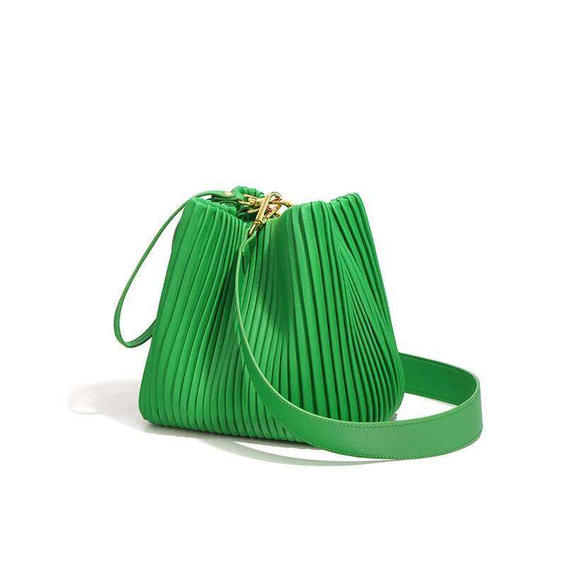 Designer High end Genuine Leather Large Capacity Commuter Bucket Bag Women's Single Shoulder Slant Crossbody Handbag New