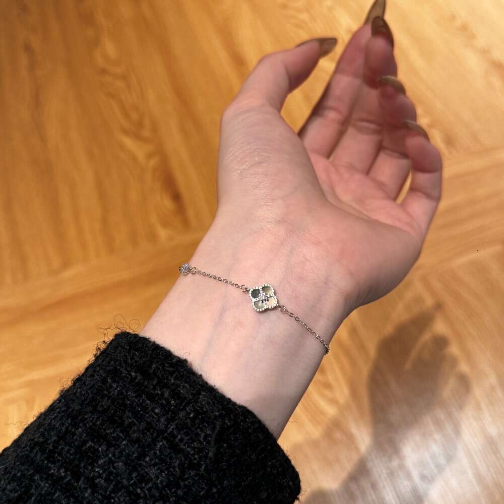 Women Jewelry Bracelets Charm Bracelets INS Style Mother-of-Pearl Red Agate Four-Leaf Clover S925 Sterling Silver Bracelet