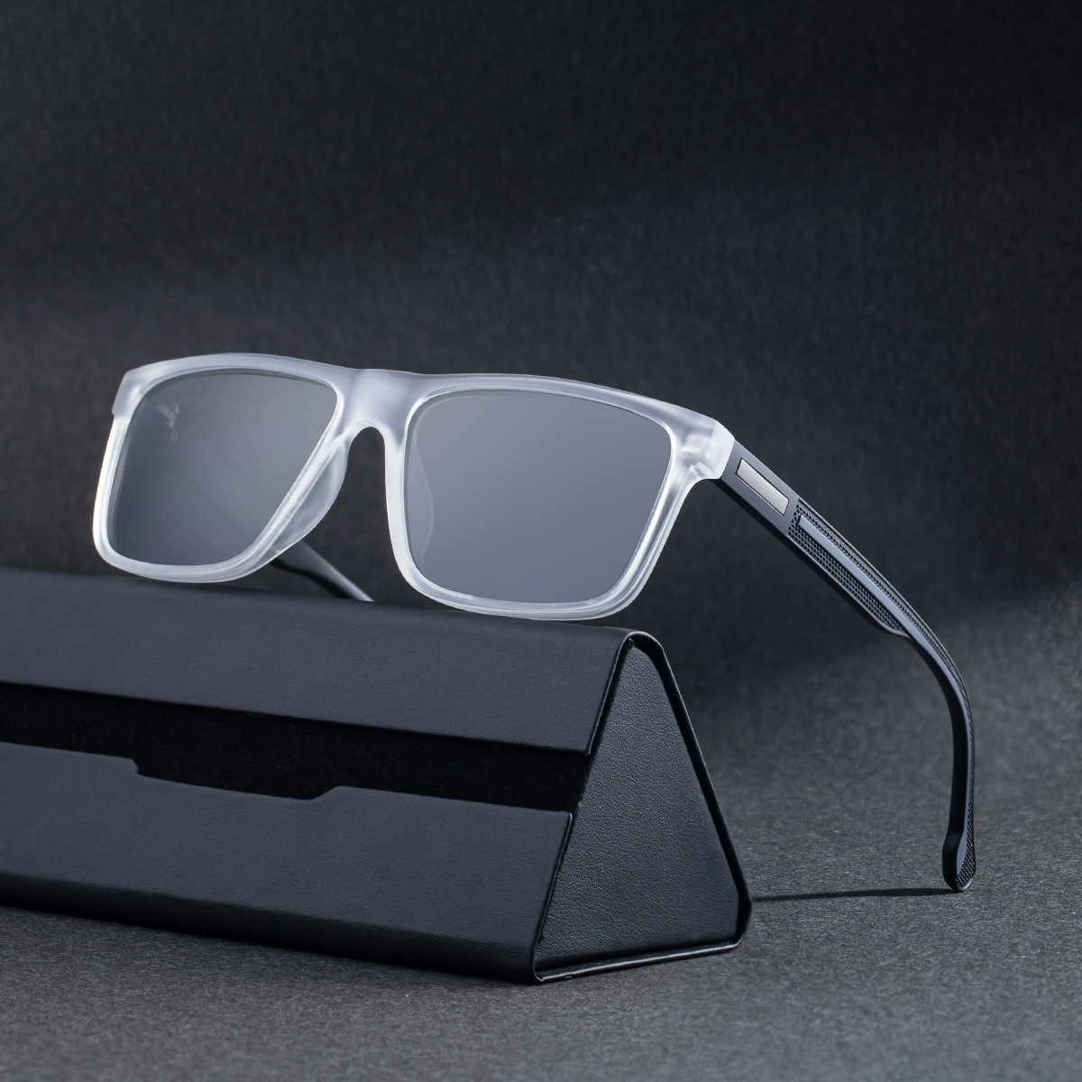 2026 New Fashion Square Frame Polarized Men with PC Legs, Versatile and Simple Outdoor Sun Protection Sunglasses for Men,